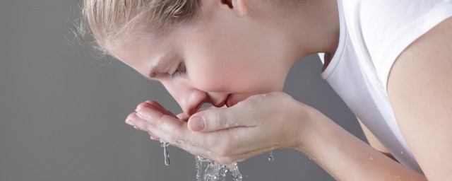 用淘米水如何洗脸正确-第1张-问答-足足文章